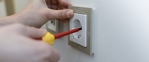 Elektro­installation bei DZ Elektrotechnik GmbH in Stuttgart