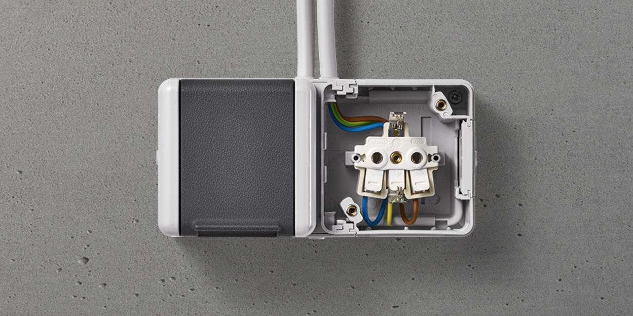 Doppelsteckdose mit Trennsteg bei DZ Elektrotechnik GmbH in Stuttgart