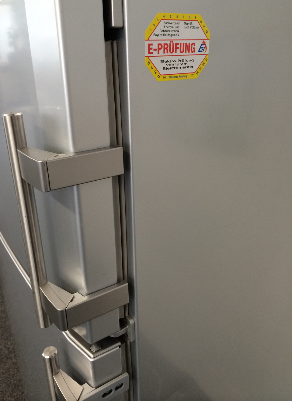 Bild E Pruefung m bei DZ Elektrotechnik GmbH in Stuttgart