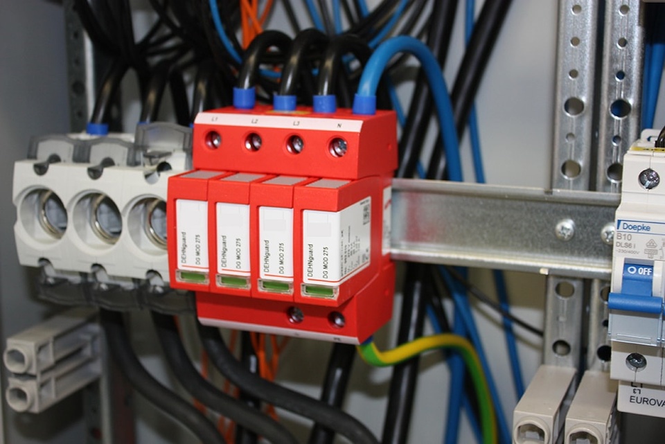 U berspannungsschutz bei DZ Elektrotechnik GmbH in Stuttgart